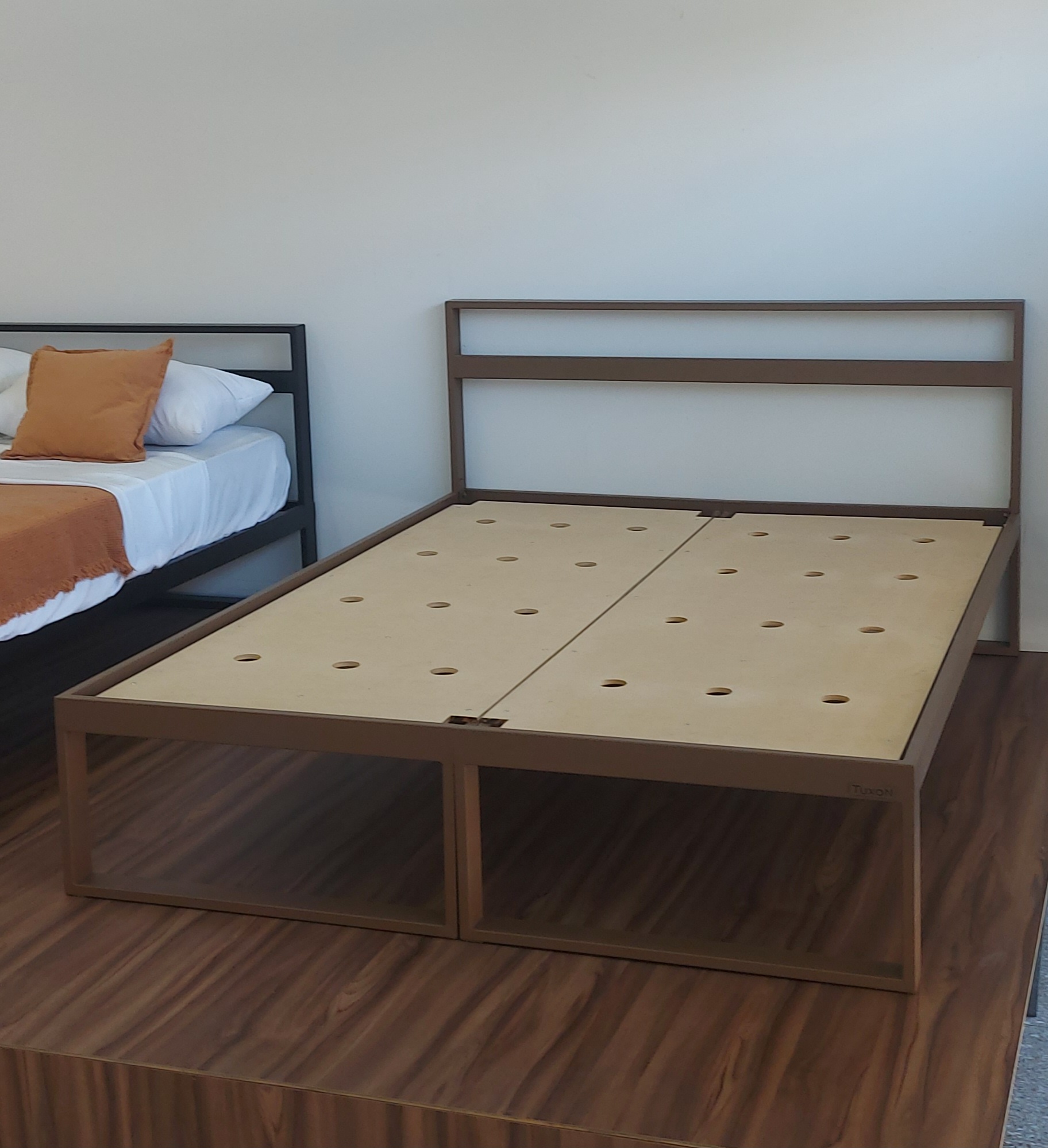 Cama Minimalista Tuxon 140x190 dividida en dos modulos