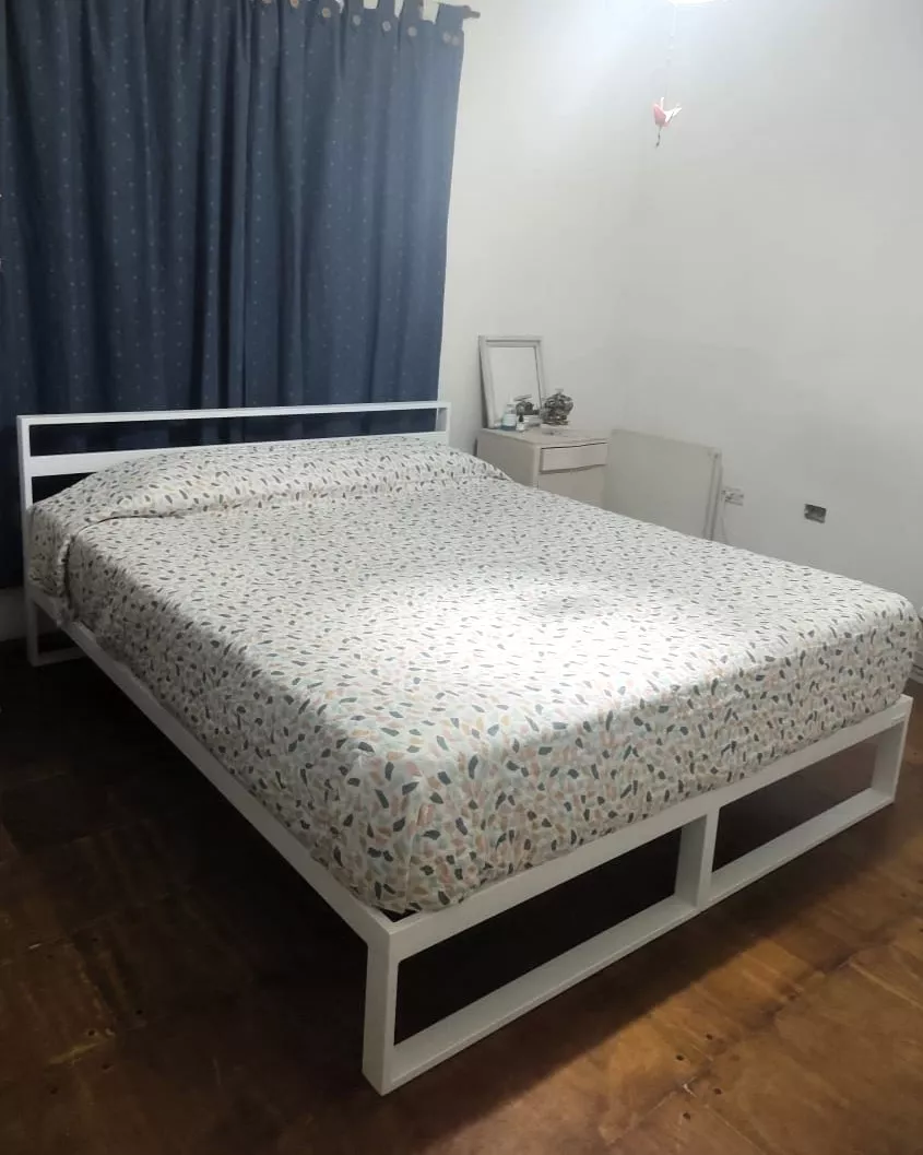 Cama Minimalista Tuxon 200x200 Dividida en dos módulos con cabecera