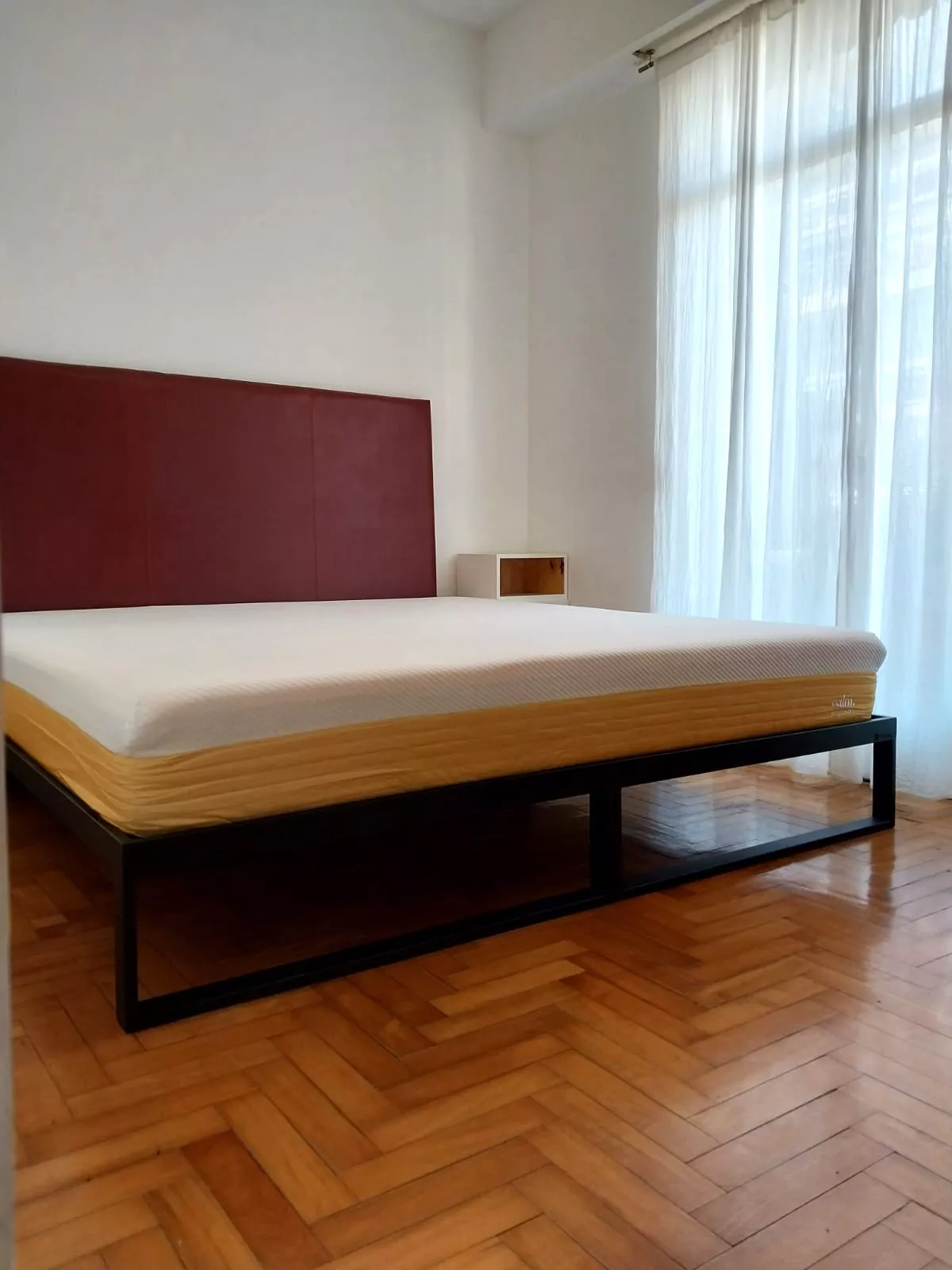 Cama Minimalista Tuxon 160x200 Dividida en dos módulos sin respaldo